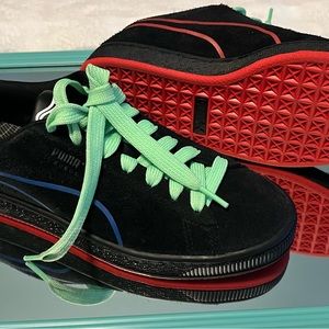 Puma Suede Classic Black Sneakers - Shoe Size 5.5c